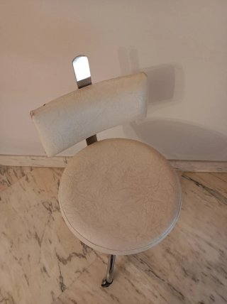 Taburete clínica antiguo