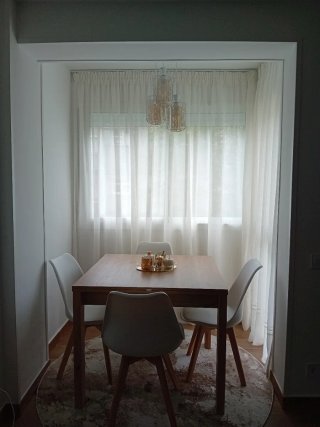 Mesa de comedor extensible + 4 sillas