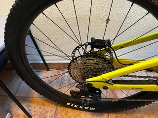 Bicicleta Eléctrica Cannondale Amarilla. Gama Alta