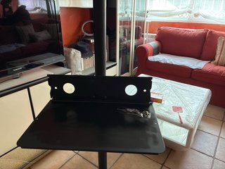Soporte TV Metálico Negro con Ruedas