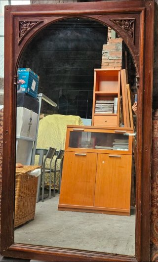 Espejo grande de madera tallada antiguo
