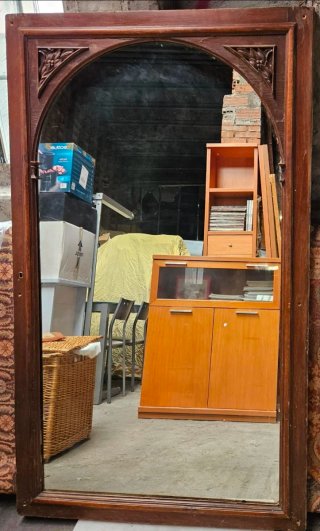 Espejo grande de madera tallada antiguo