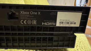 Xbox One X con 3 mandos y 8 juegos