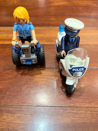 Consegna di varie figure Playmobil