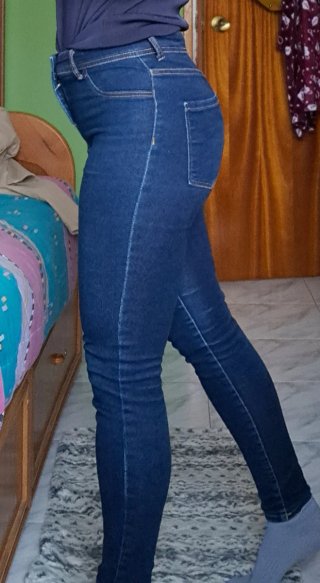Pantalones vaqueros azules ajustados