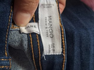 Pantalones vaqueros azules ajustados