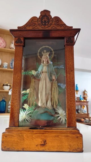 Capilla domiciliaria Virgen Milagrosa madera