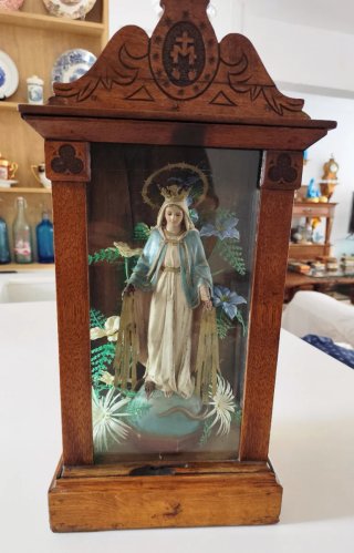 Capilla domiciliaria Virgen Milagrosa madera