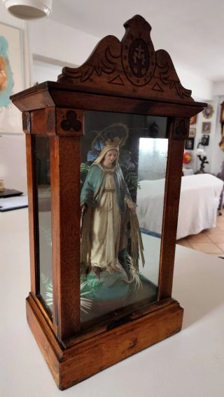 Capilla domiciliaria Virgen Milagrosa madera