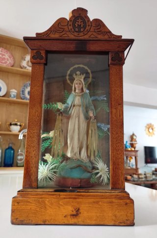 Capilla domiciliaria Virgen Milagrosa madera