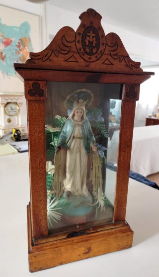 Capilla domiciliaria Virgen Milagrosa madera