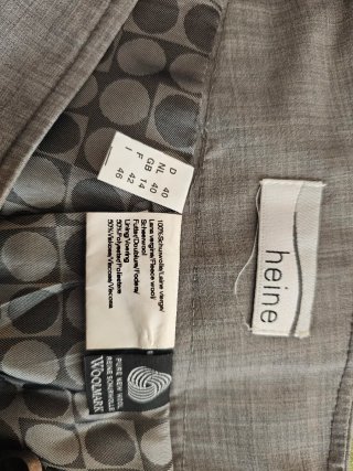 Traje de falda gris de algodón