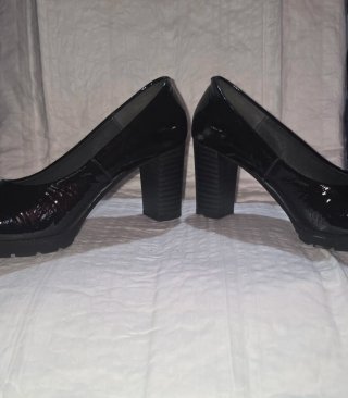 Zapatos de salón charol negros