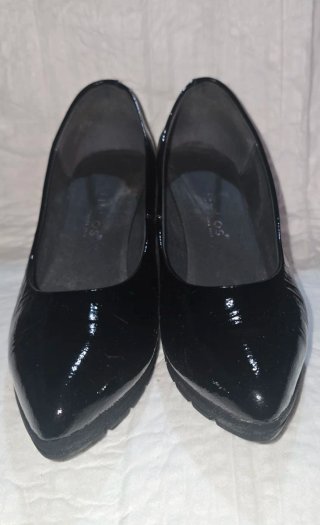 Zapatos de salón charol negros