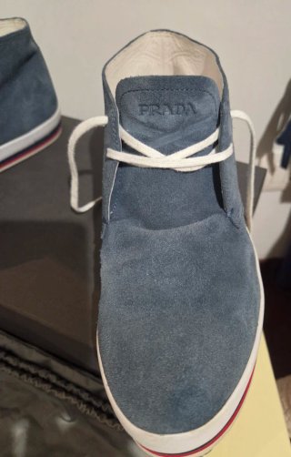 Sneakers Prada blu scamosciate