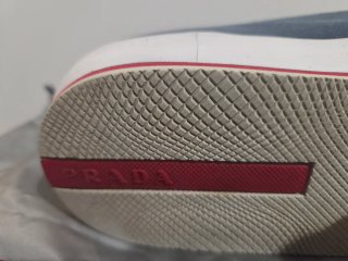Sneakers Prada blu scamosciate