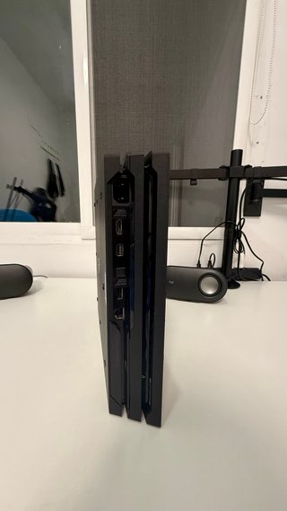 PS4 Pro 1TB seminuova