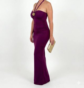 Vestido de fiesta morado con detalle dorado