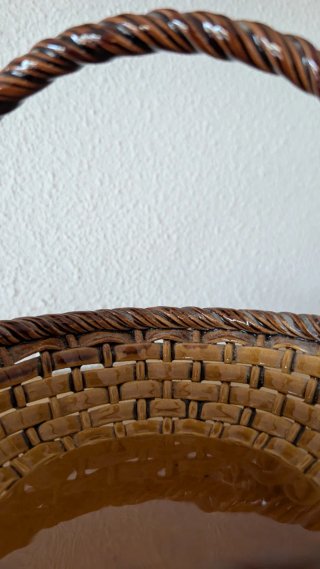 Cesta cerámica estilo mimbre