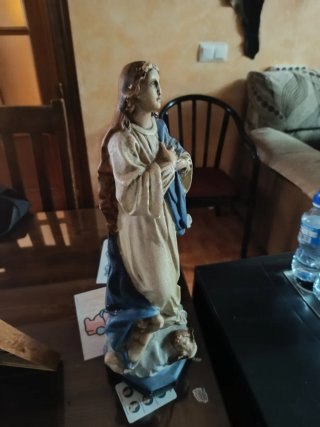 Figura Virgen María con ángeles