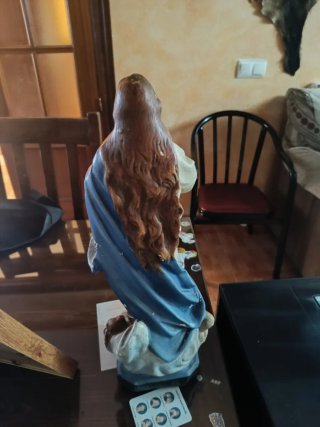 Figura Virgen María con ángeles