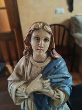 Figura Virgen María con ángeles