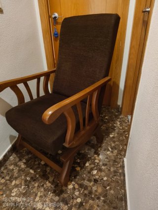 Mecedora sillón de madera y tela