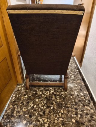 Mecedora sillón de madera y tela