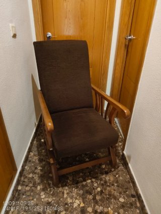 Mecedora sillón de madera y tela
