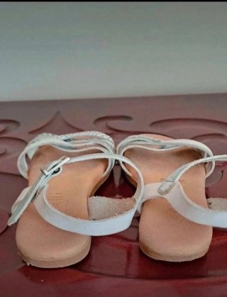 Sandalias piel niña talla 30. Marca Karralli