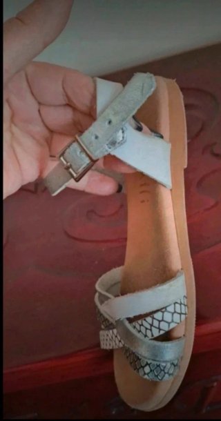 Sandalias piel niña talla 30. Marca Karralli