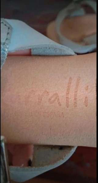 Sandalias piel niña talla 30. Marca Karralli