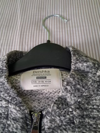Chaqueta Bershka gris