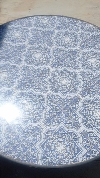 Mesa jardín azulejos