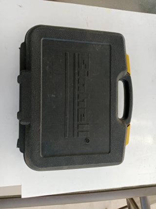Maleta con taladro y accesorios