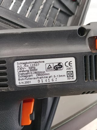 Maleta con taladro y accesorios