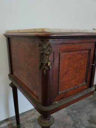 Tocador antiguo mármol y madera