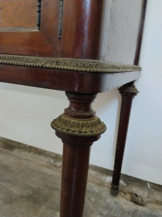 Tocador antiguo mármol y madera