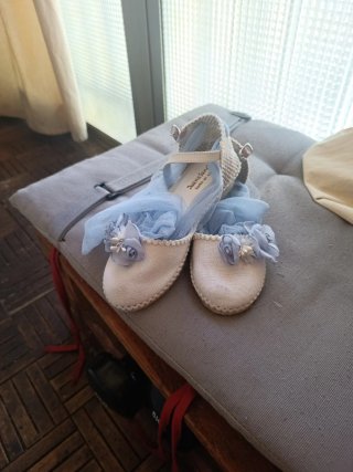 Zapatos comunión niña blanco roto y celeste
