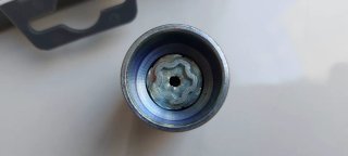Tornillos seguridad ruedas Toyota Lexus