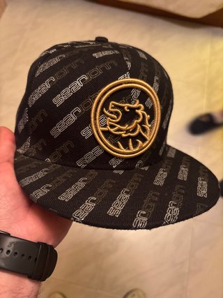Gorra Sean John Negra y Dorada
