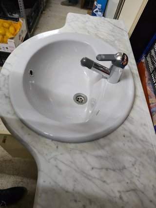 Mueble de baño con lavabo de mármol