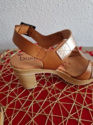Sandalias de piel doradas con plantilla gel