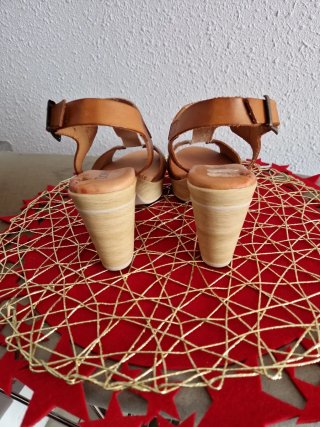 Sandalias de piel doradas con plantilla gel