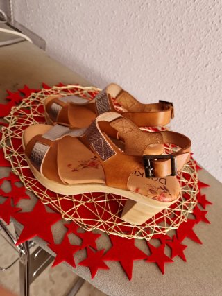 Sandalias de piel doradas con plantilla gel