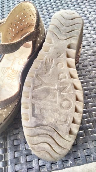 Zapatos Beige y Dorados con Tira