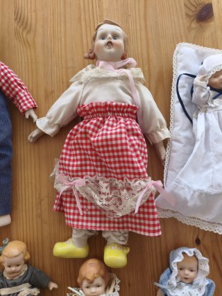 Familia de figuras de porcelana