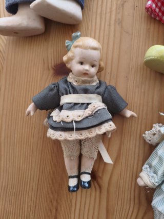 Familia de figuras de porcelana