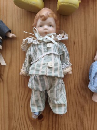 Familia de figuras de porcelana