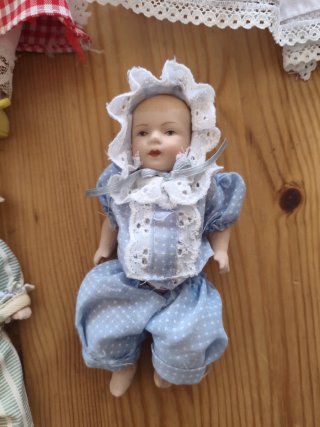 Familia de figuras de porcelana